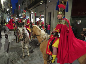 Setmana Santa 2019 a Girona. Sortida dels Manaies per lliurar el Pen&oacute;