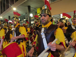 Setmana Santa 2019 a Girona. Sortida dels Manaies per lliurar el Pen&oacute;