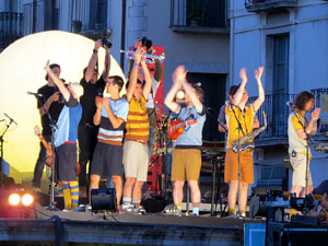 Festival Strenes 2019. Concert inaugural al terrat del punt d'Informaci&oacute; de la Rambla, a c&agrave;rrec d'Oques Grasses