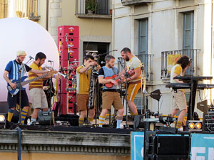 Festival Strenes 2019. Concert inaugural al terrat del punt d'Informaci&oacute; de la Rambla, a c&agrave;rrec d'Oques Grasses