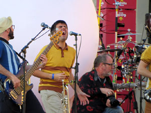 Festival Strenes 2019. Concert inaugural al terrat del punt d'Informaci&oacute; de la Rambla, a c&agrave;rrec d'Oques Grasses