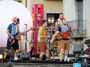 Festival Strenes 2019. Concert inaugural al terrat del punt d'Informaci&oacute; de la Rambla, a c&agrave;rrec d'Oques Grasses