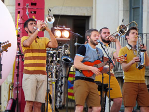 Festival Strenes 2019. Concert inaugural al terrat del punt d'Informaci&oacute; de la Rambla, a c&agrave;rrec d'Oques Grasses