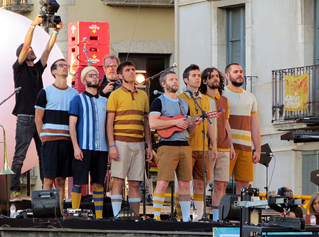 Festival Strenes 2019. Concert inaugural al terrat del punt d'Informaci&oacute; de la Rambla, a c&agrave;rrec d'Oques Grasses