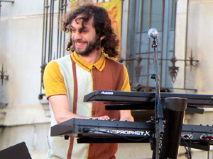 Festival Strenes 2019. Concert inaugural al terrat del punt d'Informaci&oacute; de la Rambla, a c&agrave;rrec d'Oques Grasses