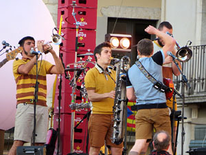 Festival Strenes 2019. Concert inaugural al terrat del punt d'Informaci&oacute; de la Rambla, a c&agrave;rrec d'Oques Grasses