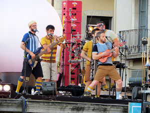 Festival Strenes 2019. Concert inaugural al terrat del punt d'Informaci&oacute; de la Rambla, a c&agrave;rrec d'Oques Grasses