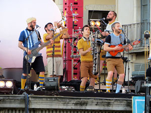 Festival Strenes 2019. Concert inaugural al terrat del punt d'Informaci&oacute; de la Rambla, a c&agrave;rrec d'Oques Grasses