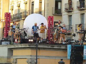 Festival Strenes 2019. Concert inaugural al terrat del punt d'Informaci&oacute; de la Rambla, a c&agrave;rrec d'Oques Grasses