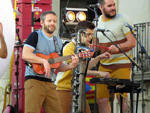 Festival Strenes 2019. Concert inaugural al terrat del punt d'Informaci&oacute; de la Rambla, a c&agrave;rrec d'Oques Grasses