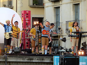 Festival Strenes 2019. Concert inaugural al terrat del punt d'Informaci&oacute; de la Rambla, a c&agrave;rrec d'Oques Grasses