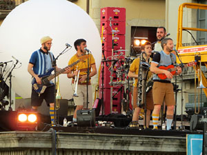 Festival Strenes 2019. Concert inaugural al terrat del punt d'Informaci&oacute; de la Rambla, a c&agrave;rrec d'Oques Grasses