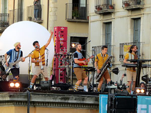 Festival Strenes 2019. Concert inaugural al terrat del punt d'Informaci&oacute; de la Rambla, a c&agrave;rrec d'Oques Grasses