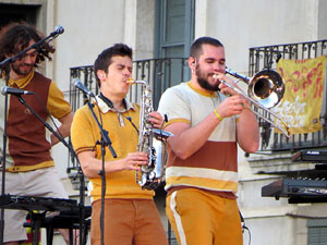 Festival Strenes 2019. Concert inaugural al terrat del punt d'Informaci&oacute; de la Rambla, a c&agrave;rrec d'Oques Grasses