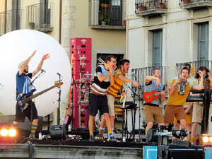 Festival Strenes 2019. Concert inaugural al terrat del punt d'Informaci&oacute; de la Rambla, a c&agrave;rrec d'Oques Grasses