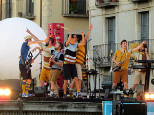Festival Strenes 2019. Concert inaugural al terrat del punt d'Informaci&oacute; de la Rambla, a c&agrave;rrec d'Oques Grasses