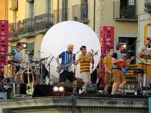 Festival Strenes 2019. Concert inaugural al terrat del punt d'Informaci&oacute; de la Rambla, a c&agrave;rrec d'Oques Grasses