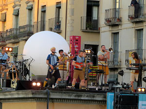 Festival Strenes 2019. Concert inaugural al terrat del punt d'Informaci&oacute; de la Rambla, a c&agrave;rrec d'Oques Grasses