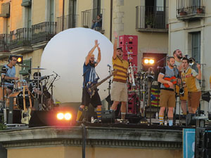 Festival Strenes 2019. Concert inaugural al terrat del punt d'Informaci&oacute; de la Rambla, a c&agrave;rrec d'Oques Grasses