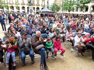 Festival A Cappella 2019. Actuaci&oacute; de Cr&ocirc;matics a la pla&ccedil;a de la Independ&egrave;ncia