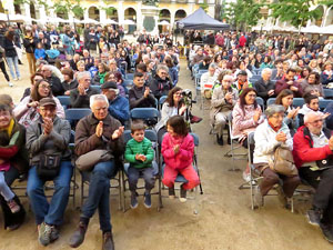 Festival A Cappella 2019. Actuaci&oacute; de Cr&ocirc;matics a la pla&ccedil;a de la Independ&egrave;ncia