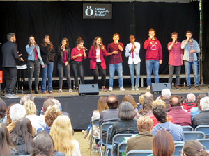 Festival A Cappella 2019. Actuaci&oacute; de Cr&ocirc;matics a la pla&ccedil;a de la Independ&egrave;ncia