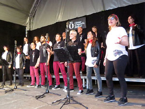 Festival A Cappella 2019. Actuaci&oacute; de Yes the Music! a la pla&ccedil;a de la Independ&egrave;ncia