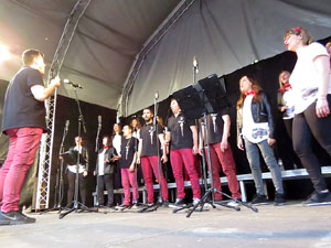 Festival A Cappella 2019. Actuaci&oacute; de Yes the Music! a la pla&ccedil;a de la Independ&egrave;ncia