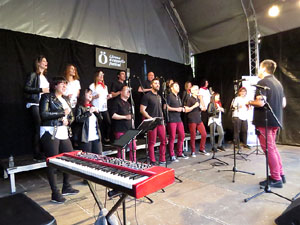 Festival A Cappella 2019. Actuaci&oacute; de Yes the Music! a la pla&ccedil;a de la Independ&egrave;ncia