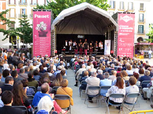Festival A Cappella 2019. Actuaci&oacute; de Yes the Music! a la pla&ccedil;a de la Independ&egrave;ncia