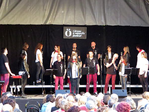 Festival A Cappella 2019. Actuaci&oacute; de Yes the Music! a la pla&ccedil;a de la Independ&egrave;ncia