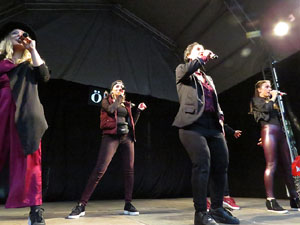 Festival A Cappella 2019. Actuaci&oacute; de Beat Poetry Club a la pla&ccedil;a de la Independ&egrave;ncia