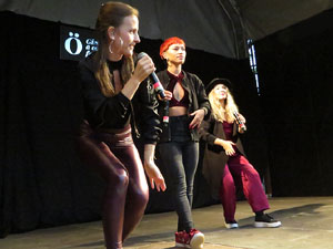 Festival A Cappella 2019. Actuaci&oacute; de Beat Poetry Club a la pla&ccedil;a de la Independ&egrave;ncia
