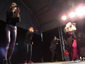 Festival A Cappella 2019. Actuaci&oacute; de Beat Poetry Club a la pla&ccedil;a de la Independ&egrave;ncia