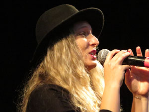 Festival A Cappella 2019. Actuaci&oacute; de Beat Poetry Club a la pla&ccedil;a de la Independ&egrave;ncia