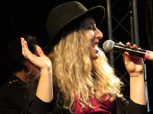 Festival A Cappella 2019. Actuaci&oacute; de Beat Poetry Club a la pla&ccedil;a de la Independ&egrave;ncia