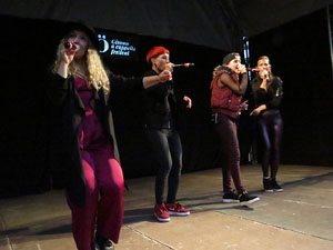 Festival A Cappella 2019. Actuaci&oacute; de Beat Poetry Club a la pla&ccedil;a de la Independ&egrave;ncia