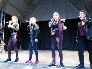 Festival A Cappella 2019. Actuaci&oacute; de Beat Poetry Club a la pla&ccedil;a de la Independ&egrave;ncia