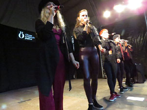Festival A Cappella 2019. Actuaci&oacute; de Beat Poetry Club a la pla&ccedil;a de la Independ&egrave;ncia