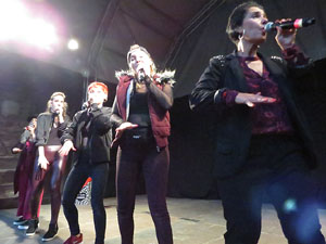 Festival A Cappella 2019. Actuaci&oacute; de Beat Poetry Club a la pla&ccedil;a de la Independ&egrave;ncia