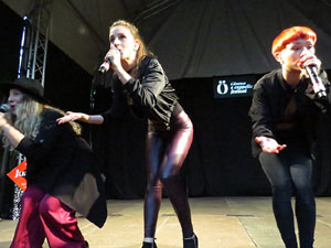 Festival A Cappella 2019. Actuaci&oacute; de Beat Poetry Club a la pla&ccedil;a de la Independ&egrave;ncia