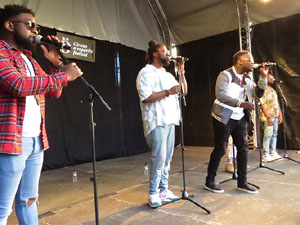 Festival A Cappella 2019. Actuaci&oacute; de Vad&eacute; a la pla&ccedil;a de la Independ&egrave;ncia
