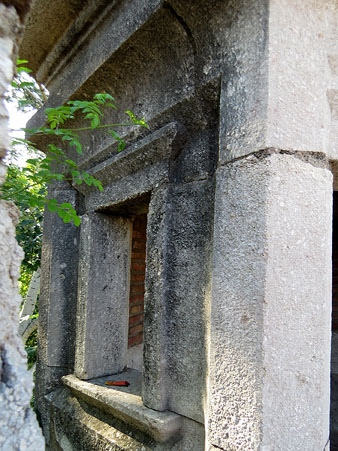Espitllera de la garita on acabava el baluard de la Merc&egrave; des del cam&iacute; de ronda de la muralla