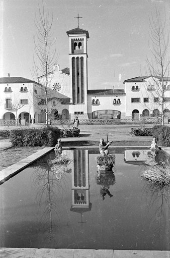 Esgl&eacute;sia estany de la pla&ccedil;a de l'Assumpci&oacute;. 3 de mar&ceddil; de 1956