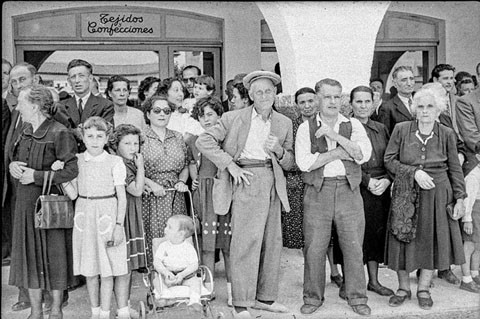 Inauguraci&oacute; oficial del Grup Sant Narc&iacute;s. Ve&iuml;ns a la pla&ccedil;a de l'Assumpci&oacute;. 2 de juny de 1952