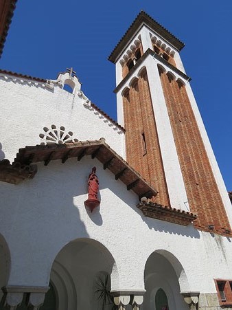 Fa&ccedil;ana i campanar de l'esgl&eacute;sia de Sant Narc&iacute;s