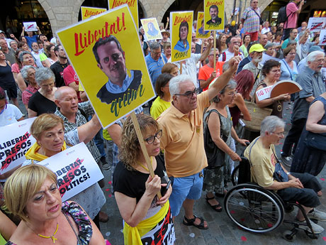 Concentraci&oacute; per la llibertat dels presos pol&iacute;tics a la pla&ccedil;a del Vi