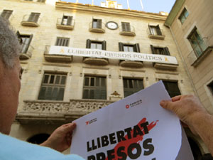 Concentraci&oacute; a la pla&ccedil;a del Vi per la independ&egrave;ncia i la llibertat dels presos pol&iacute;tics