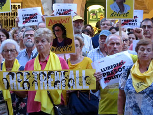 Concentraci&oacute; a la pla&ccedil;a del Vi per la independ&egrave;ncia i la llibertat dels presos pol&iacute;tics