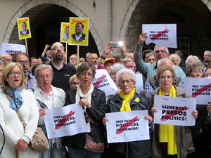Concentraci&oacute; a la pla&ccedil;a del Vi per la independ&egrave;ncia i la llibertat dels presos pol&iacute;tics